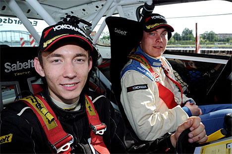 Syttenårige Nicklas Daugberg fra Fuglebjerg og tyveårige Simon Larsen fra Nykøbing Falster er et hold, der bliver lagt mærke til i dansk rallysport
